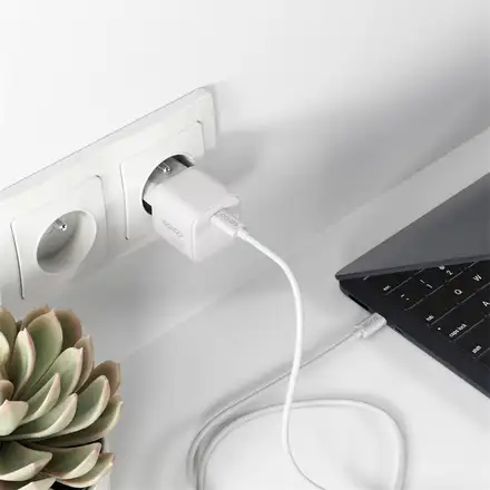 Epico UltraBoost Micro AVS GaN 100W dynamický síťový adaptér EA100b - bílá