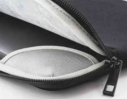 Epico Neoprenové pouzdro pro Apple MacBook Pro 14"/Air 13"/Air 13,6" - černá