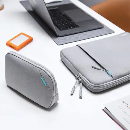 Tomtoc pouzdro Recycled Sleeve with Pouch pro Macbook Pro 14" M1/M2/M3-Gray